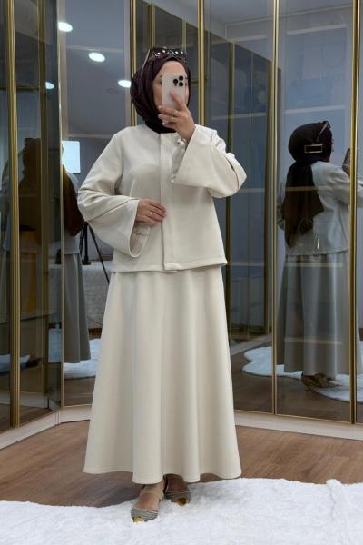 Çiçek Broş Detaylı Scuba Etekli Takım Bej