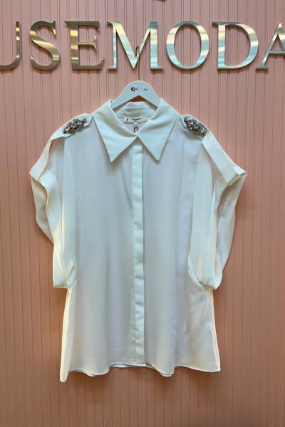 Aksesuar Detaylı Gömlek