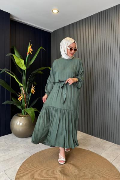 Belden Kuşaklı Büzgü Detaylı Elbise