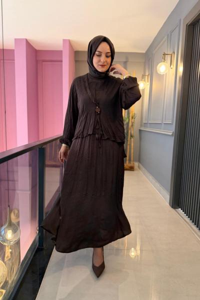 Broş Detaylı Plisoley Etekli Takım