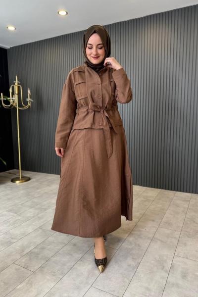 Ceketi Kafes Detaylı Eteğinin Yanları Düğmeli Takım