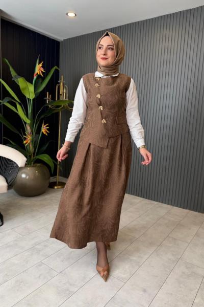 Gold Düğme Detaylı Yelekli Etekli Takım