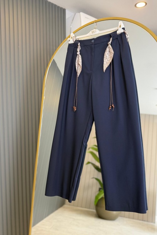 Kemeri Fular Detaylı Pantolon