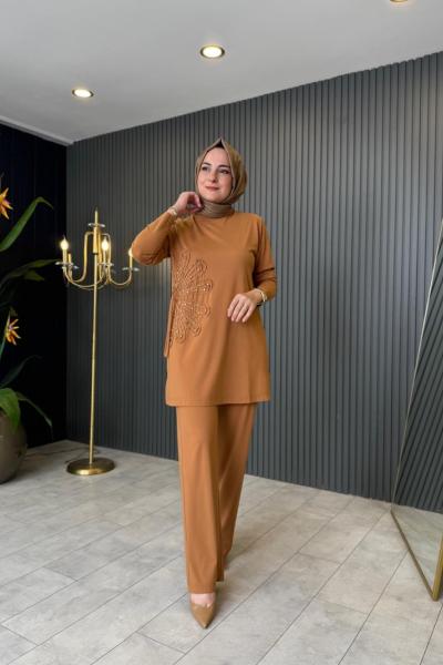 Önü Lase Yaprak Detaylı Pantolonlu Takım