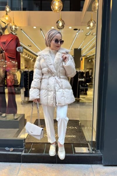 Peluş Detaylı Bel Bağlama Detaylı Şişme Mont