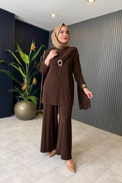 Yaka Aksesuar Detaylı Sandy Takım