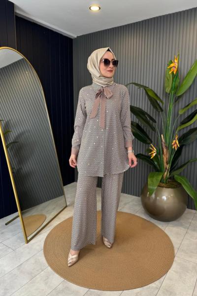 Yakası Bağcık Detaylı Pantolonlu Takım